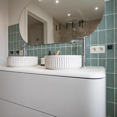 Maison Edith - + Box Vila *